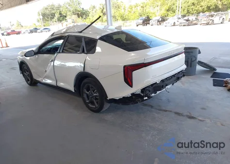 2025 Kia K4 Lxs z USA, uszkodzony, nr VIN 3KPFT4DE4SE155823